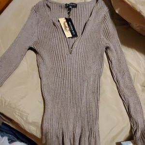 Long sleeve ribbed style sweater with zipper